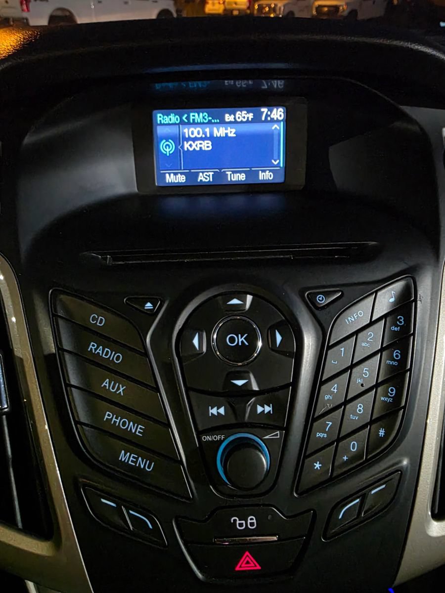 Used 2012 Ford Focus SEL w/ SEL/Titanium Winter Pkg FWD image 14