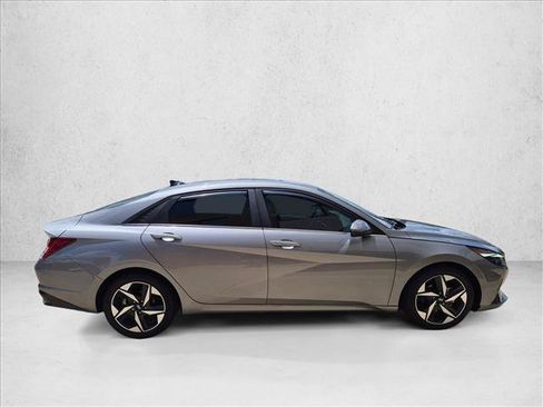 Used 2023 Hyundai Elantra Limited FWD image 4