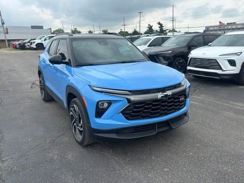 Used 2024 Chevrolet TrailBlazer RS w/ Convenience Package AWD/4WD image 3