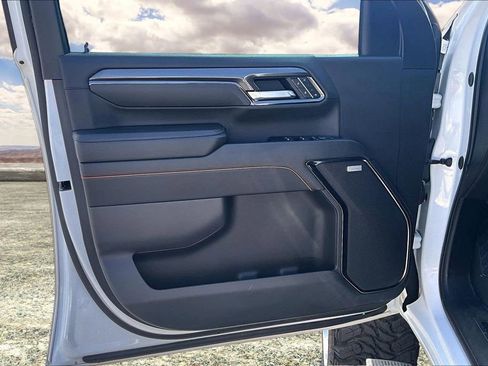 Used 2025 GMC Sierra 2500 AT4 image 21