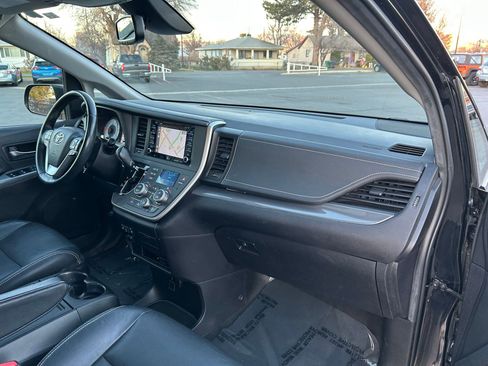 Certified 2020 Toyota Sienna SE image 29