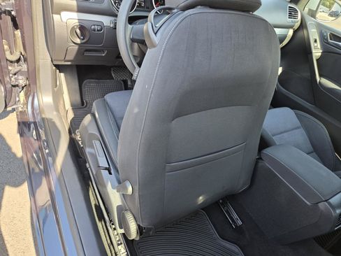 Used 2013 Volkswagen Golf 2-Door FWD image 13