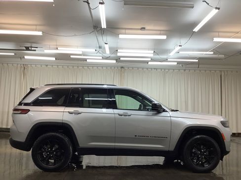 New 2026 Jeep Grand Cherokee Altitude AWD/4WD image 5