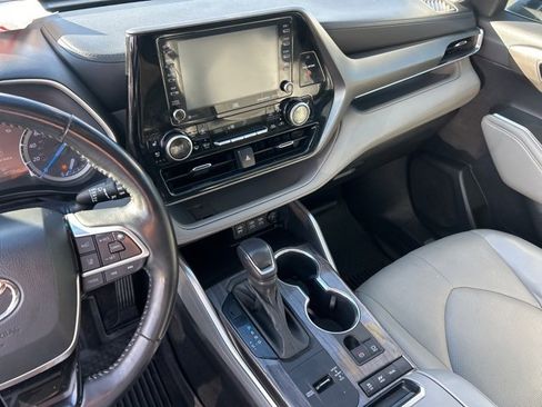 Used 2022 Toyota Highlander Limited image 33