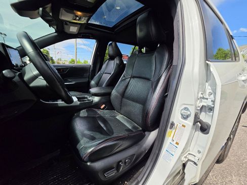 Used 2021 Toyota RAV4 SE w/ Weather & Moonroof Package AWD/4WD image 10