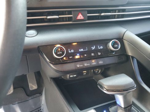 Used 2021 Hyundai Elantra SEL image 21