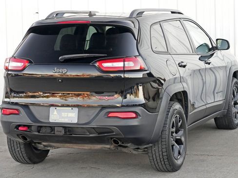 Used 2017 Jeep Cherokee Trailhawk w/ Cold Weather Group image 48