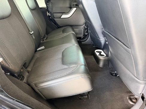 Used 2016 Jeep Wrangler Unlimited Sahara AWD/4WD image 31