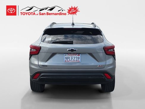 Used 2024 Chevrolet Trax RS w/ Sunroof Package FWD image 4