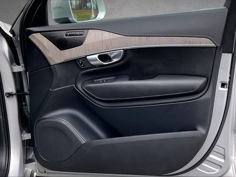 Certified 2024 Volvo XC90 B6 Ultimate w/ Protection Package Premier image 29