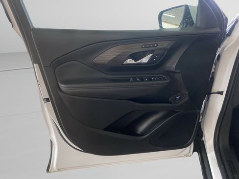 Used 2024 GMC Terrain SLT image 13