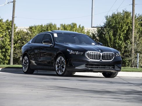 New 2026 BMW i5 eDrive40 image 2