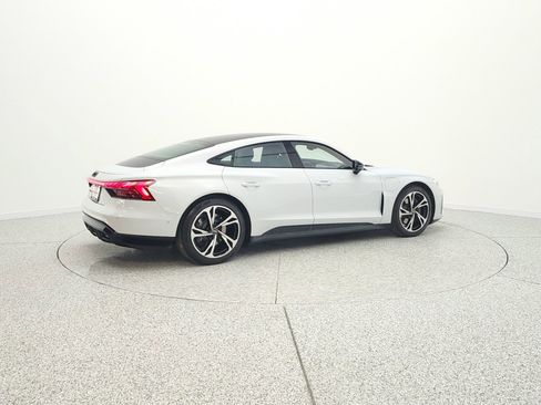 Used 2024 Audi e-tron GT Prestige image 5