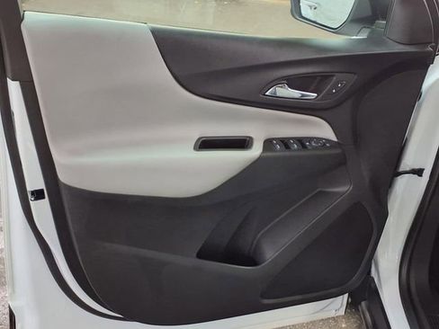 Certified 2022 Chevrolet Equinox LS w/ LS Convenience Package AWD/4WD image 9