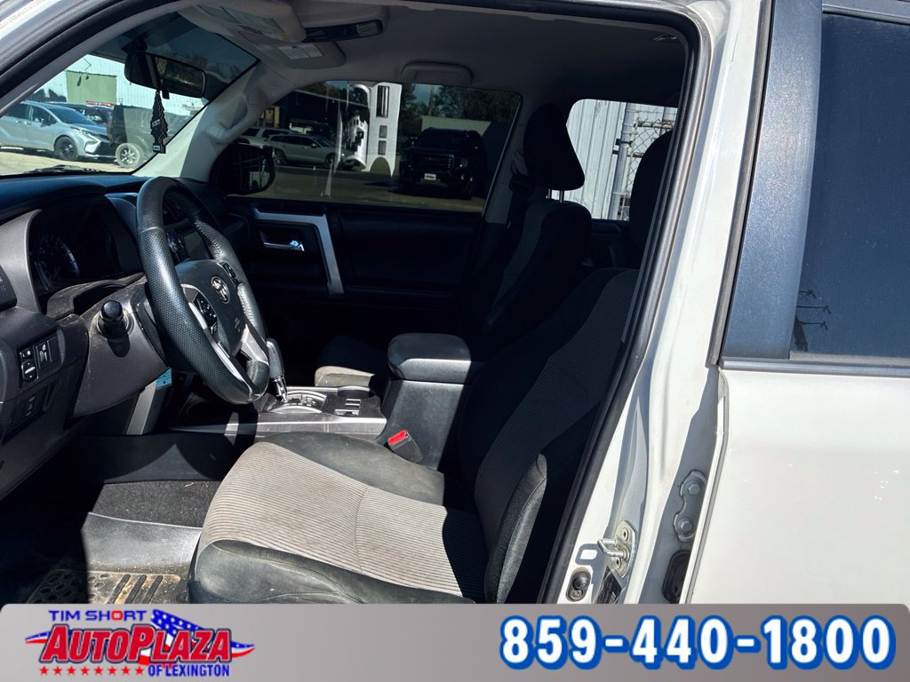 Used 2018 Toyota 4Runner SR5 AWD/4WD image 9