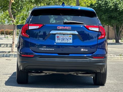 Used 2022 GMC Terrain SLE w/ LPO, Floor Liner Package image 10