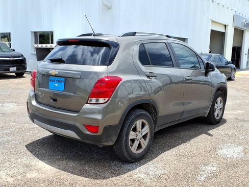 Certified 2021 Chevrolet Trax LT w/ Driver Confidence Package AWD/4WD image 2