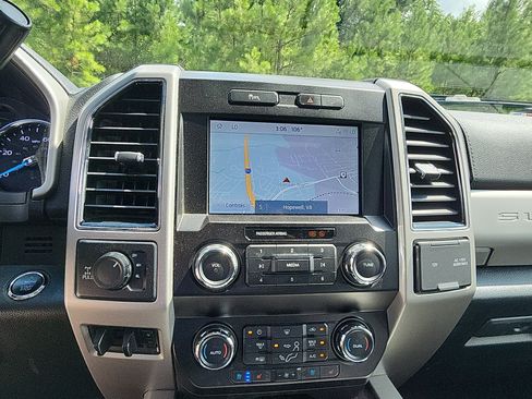 Used 2021 Ford F250 Lariat w/ Lariat Ultimate Package AWD/4WD image 14