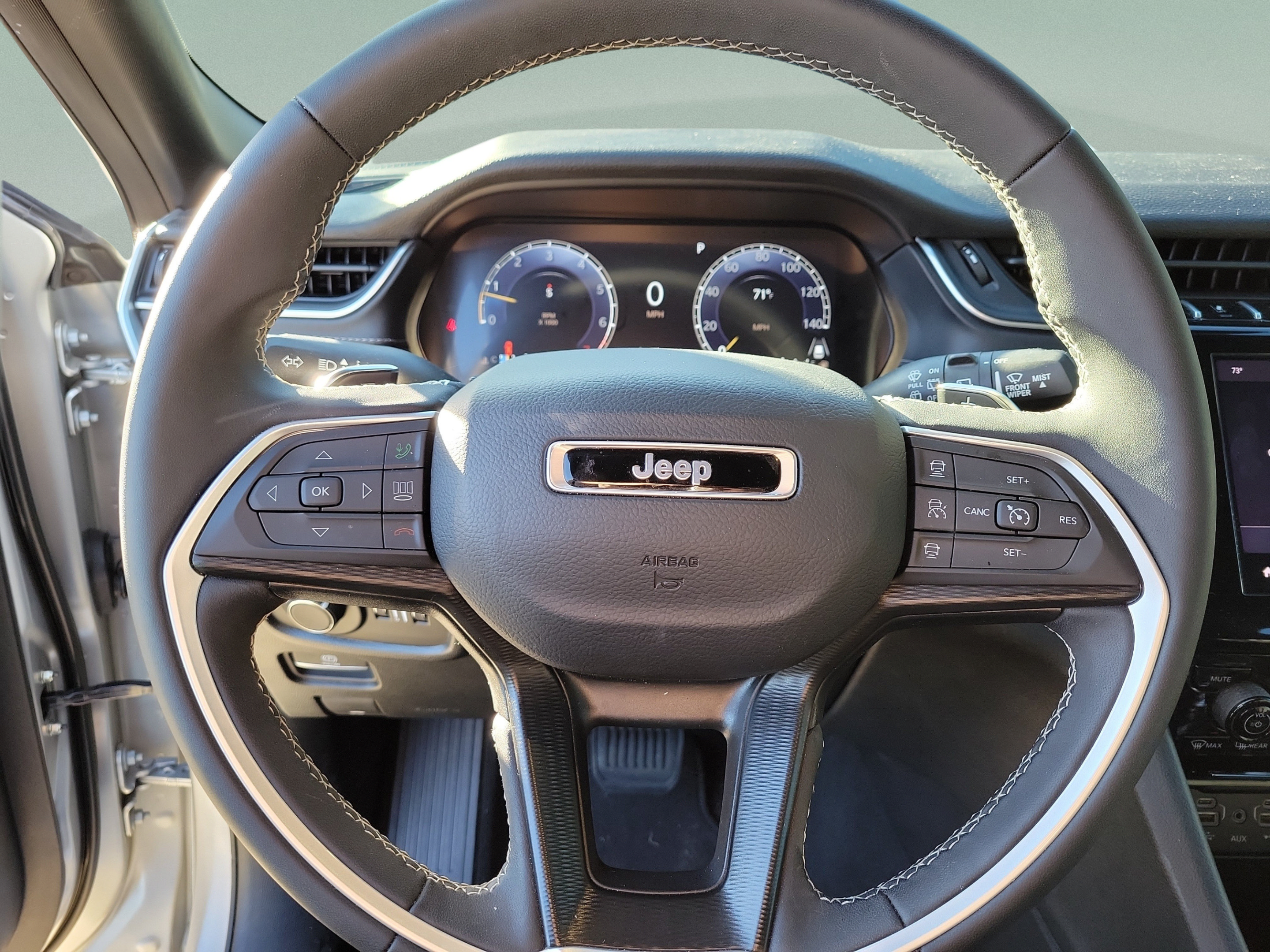 Certified 2025 Jeep Grand Cherokee Laredo RWD image 20