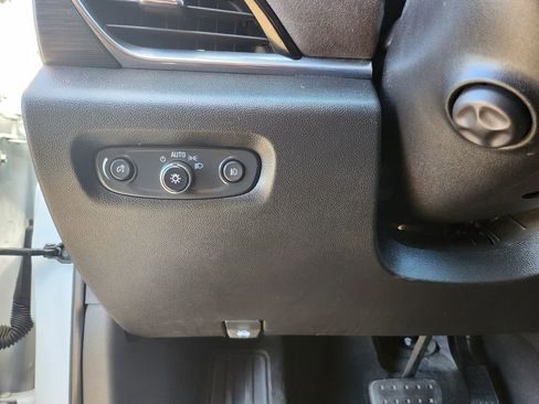 Used 2020 Chevrolet Traverse High Country image 32