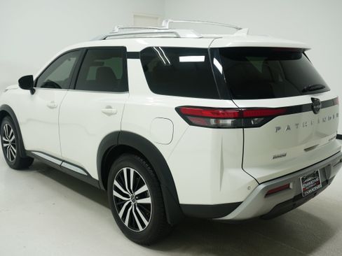 Used 2023 Nissan Pathfinder Platinum w/ Lighting Package (N93) FWD image 6