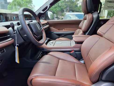 New 2026 Lincoln Navigator L Reserve AWD/4WD image 7