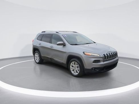 Used 2014 Jeep Cherokee Latitude FWD image 2