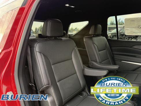 New 2025 Chevrolet Traverse LT image 24