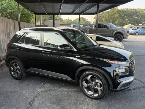 Used 2023 Hyundai Venue SEL w/ Cargo Package FWD image 6