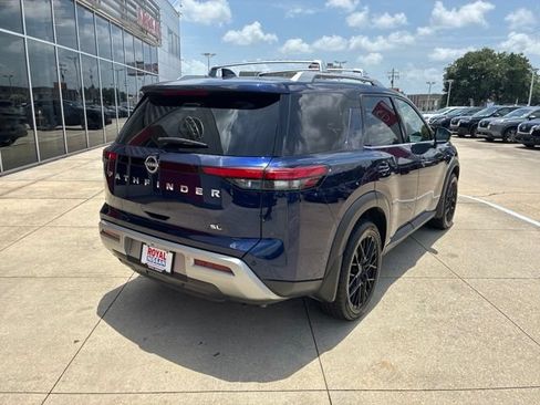 Used 2024 Nissan Pathfinder SL w/ SL Premium Package FWD image 7