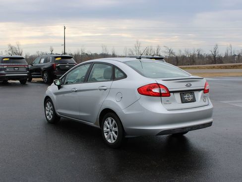 Used 2013 Ford Fiesta SE image 7