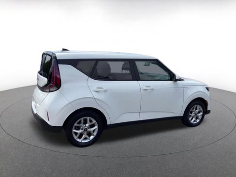 Used 2025 Kia Soul LX w/ LX Technology Package FWD image 14