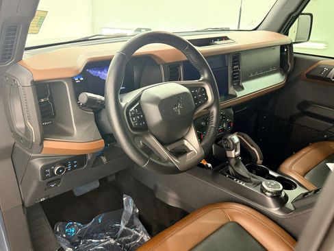 Used 2024 Ford Bronco Outer Banks AWD/4WD image 4