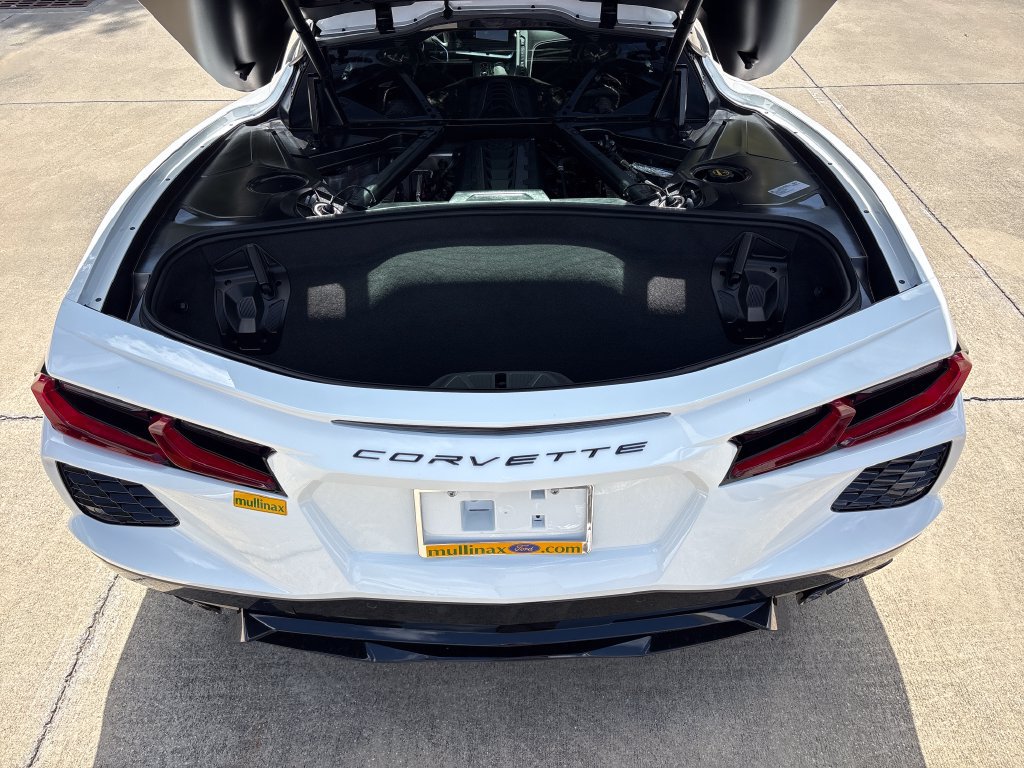 Used 2024 Chevrolet Corvette Stingray Preferred Cpe w/ Body-Color Dual Roof Package RWD image 29