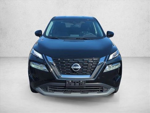 Used 2023 Nissan Rogue SV image 2
