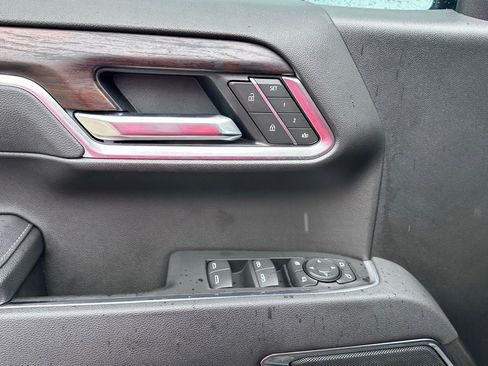 Used 2025 GMC Sierra 1500 SLT AWD/4WD image 11
