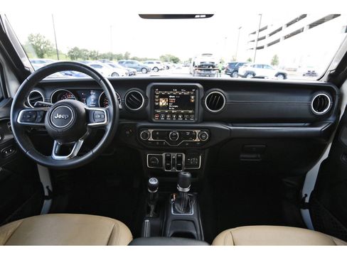 Used 2018 Jeep Wrangler Unlimited Sahara AWD/4WD image 11