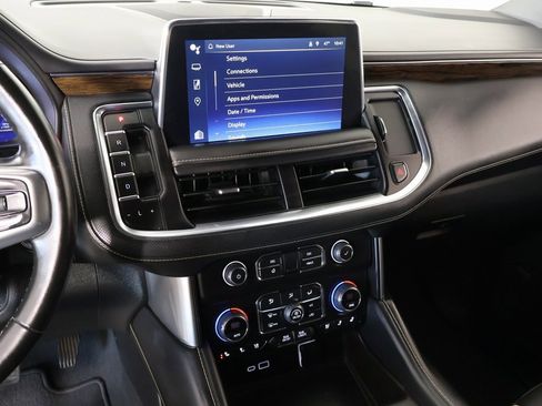 Used 2023 Chevrolet Suburban Premier image 5