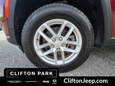 Used 2022 Jeep Grand Cherokee L Laredo w/ Luxury Tech Group I AWD/4WD image 30