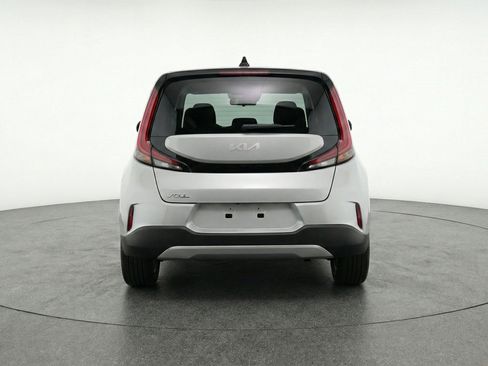 Used 2025 Kia Soul LX w/ LX Technology Package FWD image 7