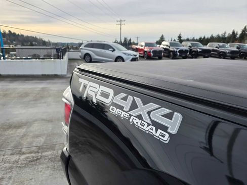 Used 2023 Toyota Tacoma TRD Off-Road image 17