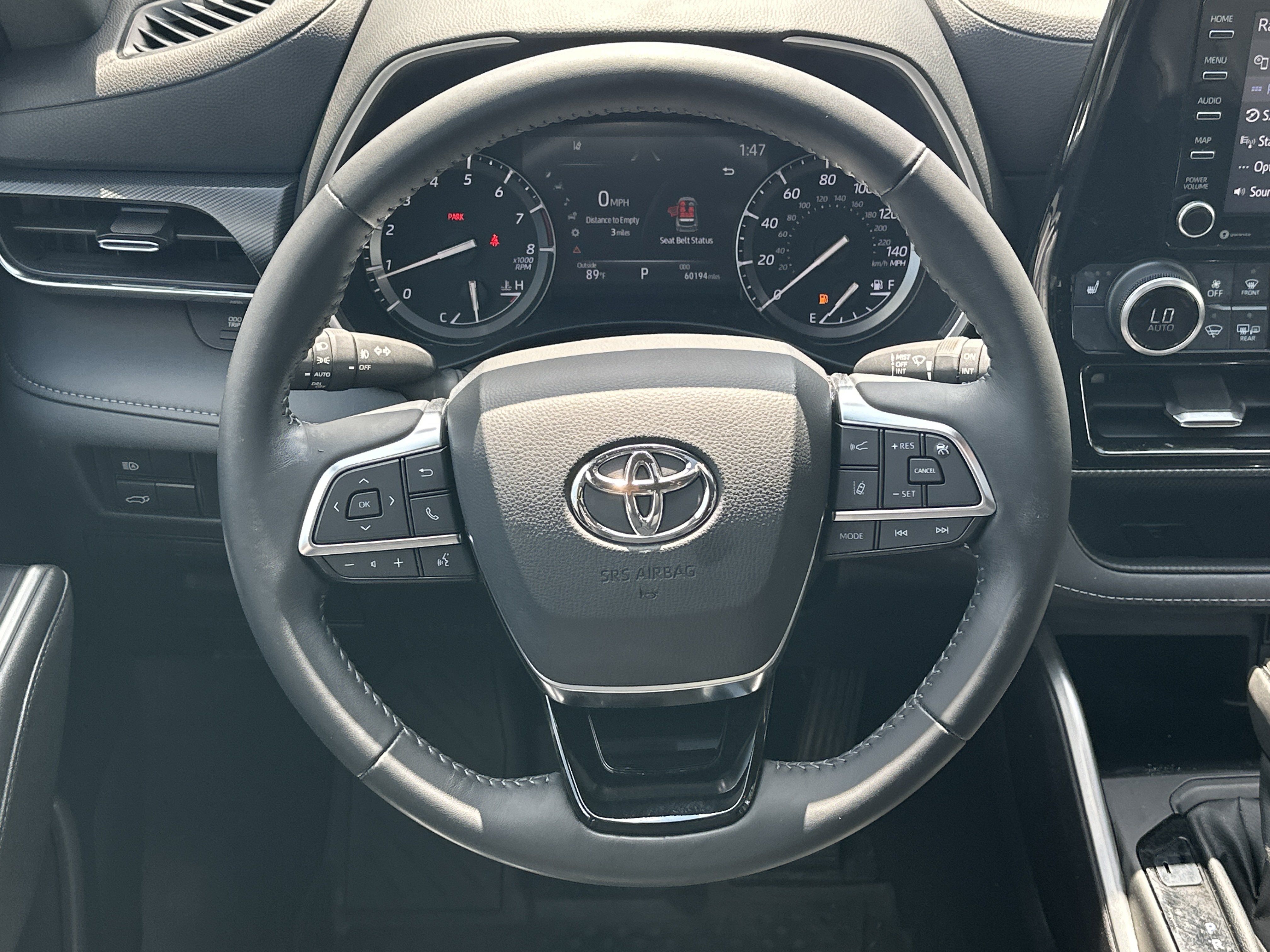 Used 2021 Toyota Highlander XSE FWD image 25