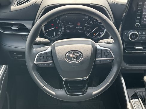 Used 2021 Toyota Highlander XSE FWD image 25