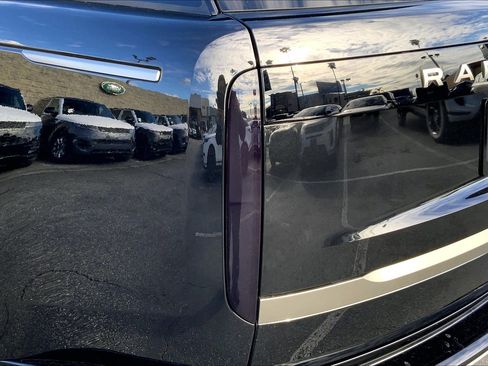 New 2026 Land Rover Range Rover Long Wheelbase SE image 5