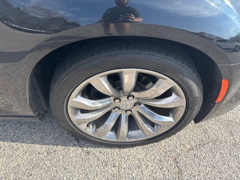 Used 2018 Chrysler 300 Touring w/ Chrome Appearance Package image 12