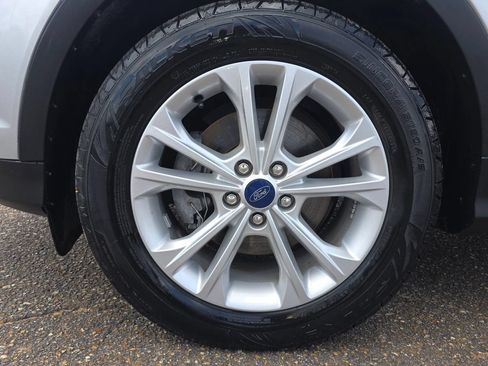 Used 2018 Ford Escape SE w/ SE Sync 3 Package FWD image 10