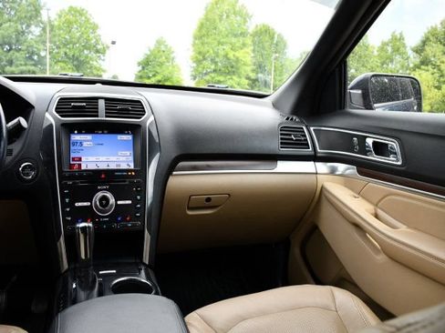 Used 2017 Ford Explorer Limited w/ Equipment Group 301A AWD/4WD image 23