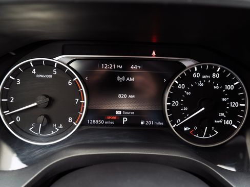 Used 2021 Nissan Rogue SV image 22