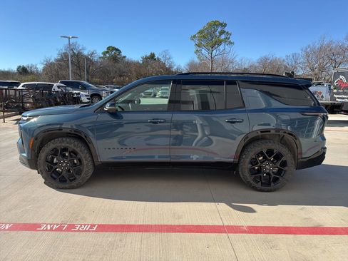 Used 2024 Chevrolet Traverse RS image 2