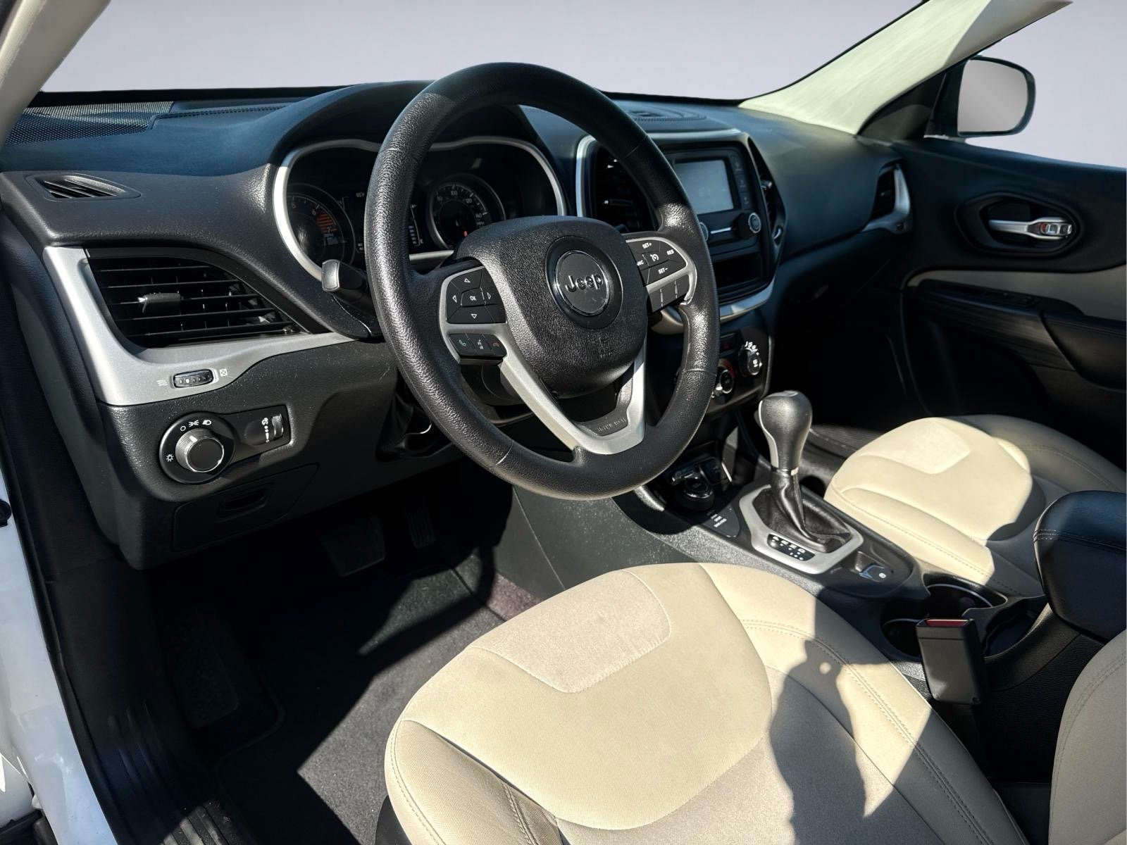 Used 2016 Jeep Cherokee Sport AWD/4WD image 13